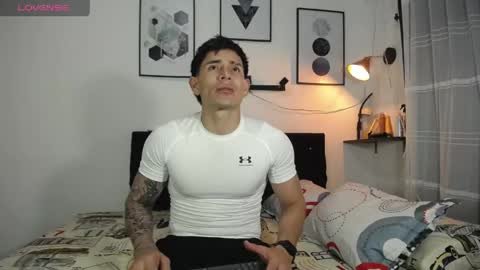Snapshot of thomas_hot369 chatting on April 2026 01:17:02 AM thomas_hot369 online show from April 2026 01:17:02 AM
