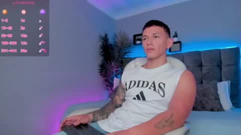 Snapshot of thomas_moon_ chatting on June 2026 12:36:02 PM Thomas online show from June 2026 12:36:02 PM