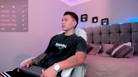 Snapshot of thomas_moon_ chatting on June 2026 02:06:01 PM Thomas online show from June 2026 02:06:01 PM