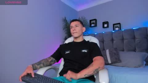 Snapshot of thomas_moon_ chatting on July 2026 03:03:02 PM Thomas online show from July 2026 03:03:02 PM