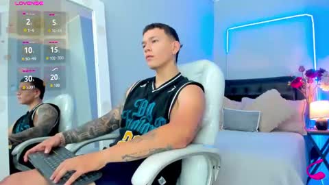 Snapshot of thomas_moon_ chatting on July 2026 01:36:01 PM Thomas online show from July 2026 01:36:01 PM