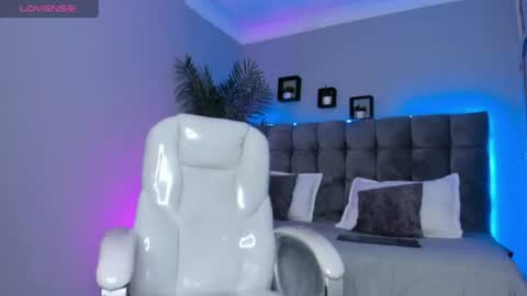 Snapshot of thomas_moon_ chatting on July 2026 12:33:01 PM Thomas online show from July 2026 12:33:01 PM