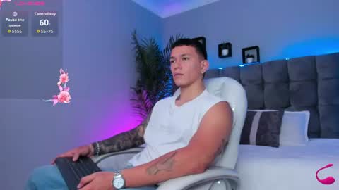 Snapshot of thomas_moon_ chatting on July 2026 02:04:01 PM Thomas online show from July 2026 02:04:01 PM