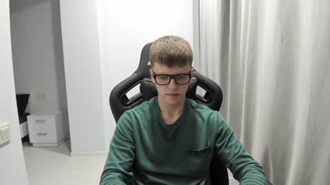 Snapshot of thomas_shelbivip chatting on February 2025 05:05:02 PM Tomas online show from February 2025 05:05:02 PM