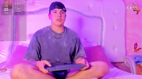 Snapshot of thomas_thundr chatting on March 2026 06:06:02 AM Thomas and Faon online show from March 2026 06:06:02 AM