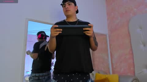 Snapshot of thomas_thundr chatting on March 2026 04:07:02 AM Thomas and Faon online show from March 2026 04:07:02 AM