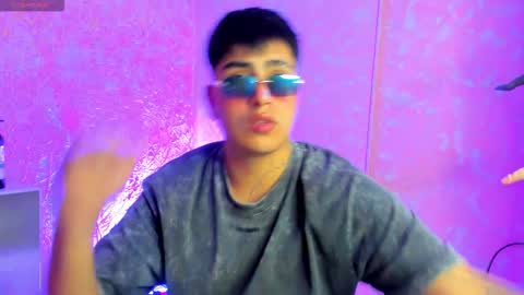 Snapshot of thomas_thundr chatting on March 2026 05:19:01 AM Thomas and Faon online show from March 2026 05:19:01 AM