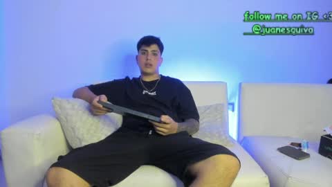 Snapshot of thomas_thundr chatting on April 2026 04:53:01 AM Thomas and Faon online show from April 2026 04:53:01 AM