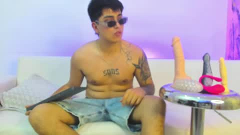 Snapshot of thomas_thundr chatting on April 2026 06:30:02 AM Thomas and Faon online show from April 2026 06:30:02 AM