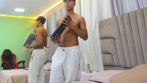 Snapshot of thomas_valkov chatting on May 2026 11:39:02 AM Thomas Valkov online show from May 2026 11:39:02 AM