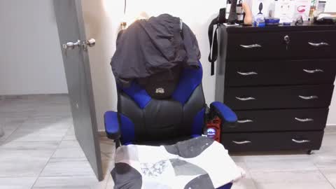 Snapshot of thomascooper_cams chatting on March 2025 11:16:02 PM VALERIA online show from March 2025 11:16:02 PM