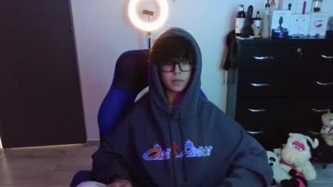 Snapshot of thomascooper_cams chatting on October 2025 07:18:01 PM VALERIA online show from October 2025 07:18:01 PM