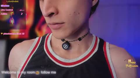 Thom Klein online show from October 2025 07:34:02 PM