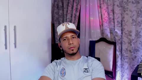 Snapshot of thommerxxx chatting on March 2026 05:02:02 AM Thom online show from March 2026 05:02:02 AM