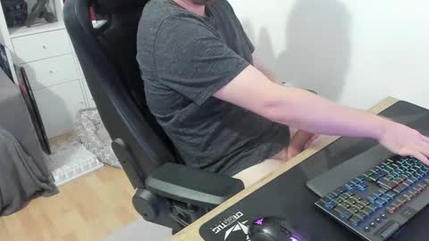 thommy2008 online show from November 2025 11:44:01 AM