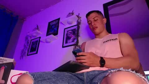 Snapshot of thomsevery_ chatting on December 2024 03:09:02 AM Thoms Every online show from December 2024 03:09:02 AM