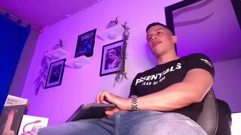 Snapshot of thomsevery_ chatting on December 2024 03:16:02 AM Thoms Every online show from December 2024 03:16:02 AM