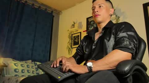 Snapshot of thomsevery_ chatting on September 2025 12:22:02 AM Thoms Every online show from September 2025 12:22:02 AM