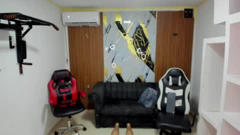 thomson_hot01 online show from April 2026 05:45:02 AM