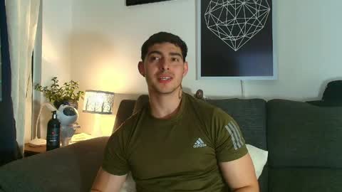 Snapshot of thomylov chatting on June 2026 04:40:01 AM thomylov online show from June 2026 04:40:01 AM