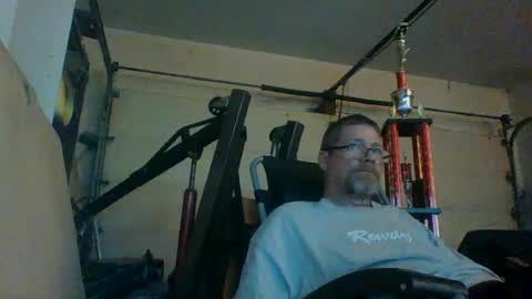 Snapshot of throbber009 chatting on July 2026 04:04:01 AM Throbber online show from July 2026 04:04:01 AM