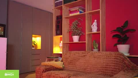 tia_j online show from December 2025 07:42:01 PM