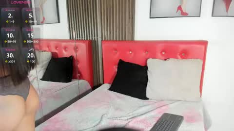 Snapshot of tiana_harper chatting on April 2026 08:31:01 PM Tiana online show from April 2026 08:31:01 PM