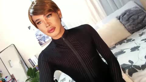 Snapshot of tiara_perezx chatting on February 2025 01:43:01 AM Sam online show from February 2025 01:43:01 AM