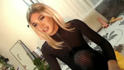 Snapshot of tiara_perezx chatting on February 2025 05:44:02 AM Sam online show from February 2025 05:44:02 AM