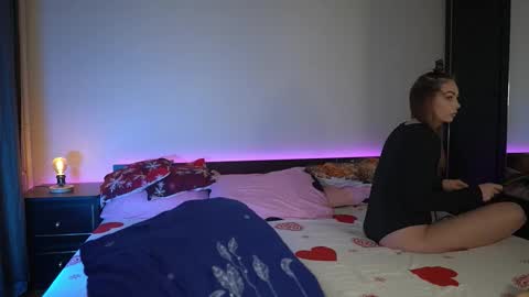 Tiffany online show from December 2025 09:20:02 PM