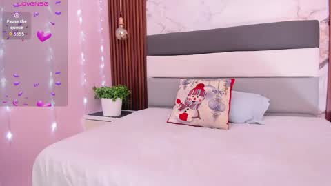 TIFFANY BELLO  online show from December 2025 07:56:02 PM