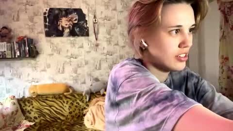 Snapshot of tiffanydziewanowski chatting on April 2026 02:00:01 PM Tiffany online show from April 2026 02:00:01 PM