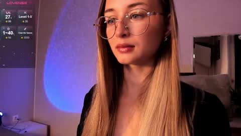 Tiffany online show from September 2025 12:27:02 PM