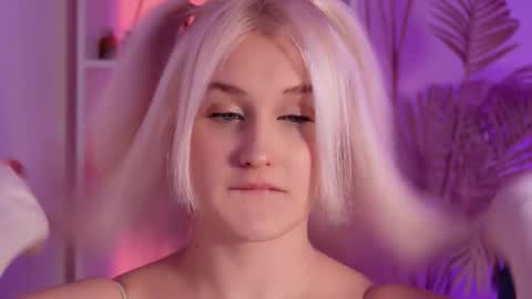 tiffanyjons online show from December 2025 06:16:01 PM