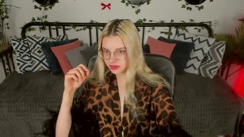 tiffanypeach online show from March 2026 10:43:02 AM