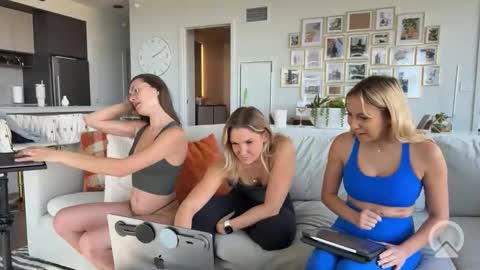 Tiffstreatsxoxo online show from October 2025 07:12:01 PM