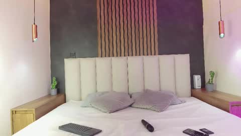 Tiffany  online show from March 2025 08:59:01 PM