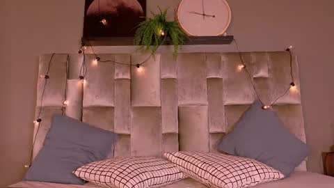 Tiffany  online show from October 2025 03:17:02 AM