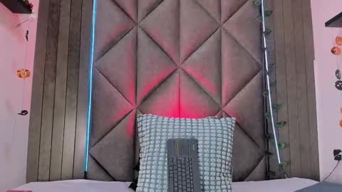 Tiffany  online show from October 2025 08:58:01 PM