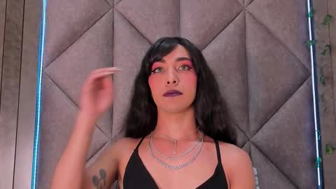 Tiffany  online show from October 2025 07:51:01 PM