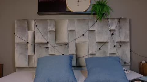 Tiffany  online show from November 2025 08:08:01 PM