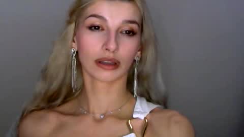 Snapshot of tigerblooood chatting on May 2026 10:07:01 PM Ask me online show from May 2026 10:07:01 PM