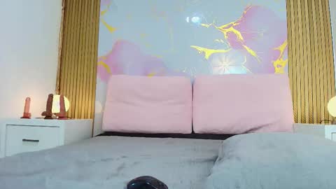 T I F F A N Y online show from October 2025 08:24:02 PM