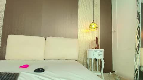 T I F F A N Y online show from February 2026 07:58:01 PM