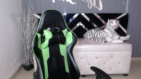 Tiina  online show from December 2024 10:34:02 AM