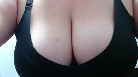 Tila online show from May 2026 02:31:01 AM