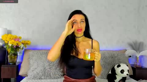 Tina online show from October 2025 10:27:01 AM