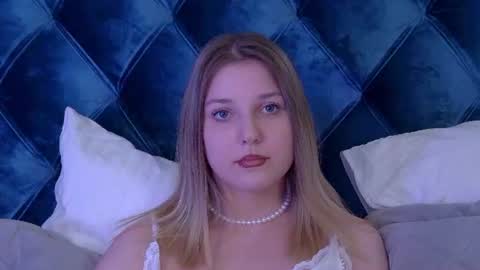 Snapshot of tinaburton chatting on June 2026 05:17:02 PM TinaBurton online show from June 2026 05:17:02 PM