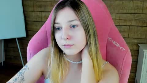 Snapshot of tinaburton chatting on July 2026 04:25:02 PM TinaBurton online show from July 2026 04:25:02 PM