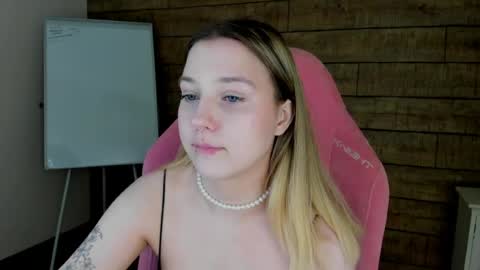 Snapshot of tinaburton chatting on July 2026 04:42:02 PM TinaBurton online show from July 2026 04:42:02 PM